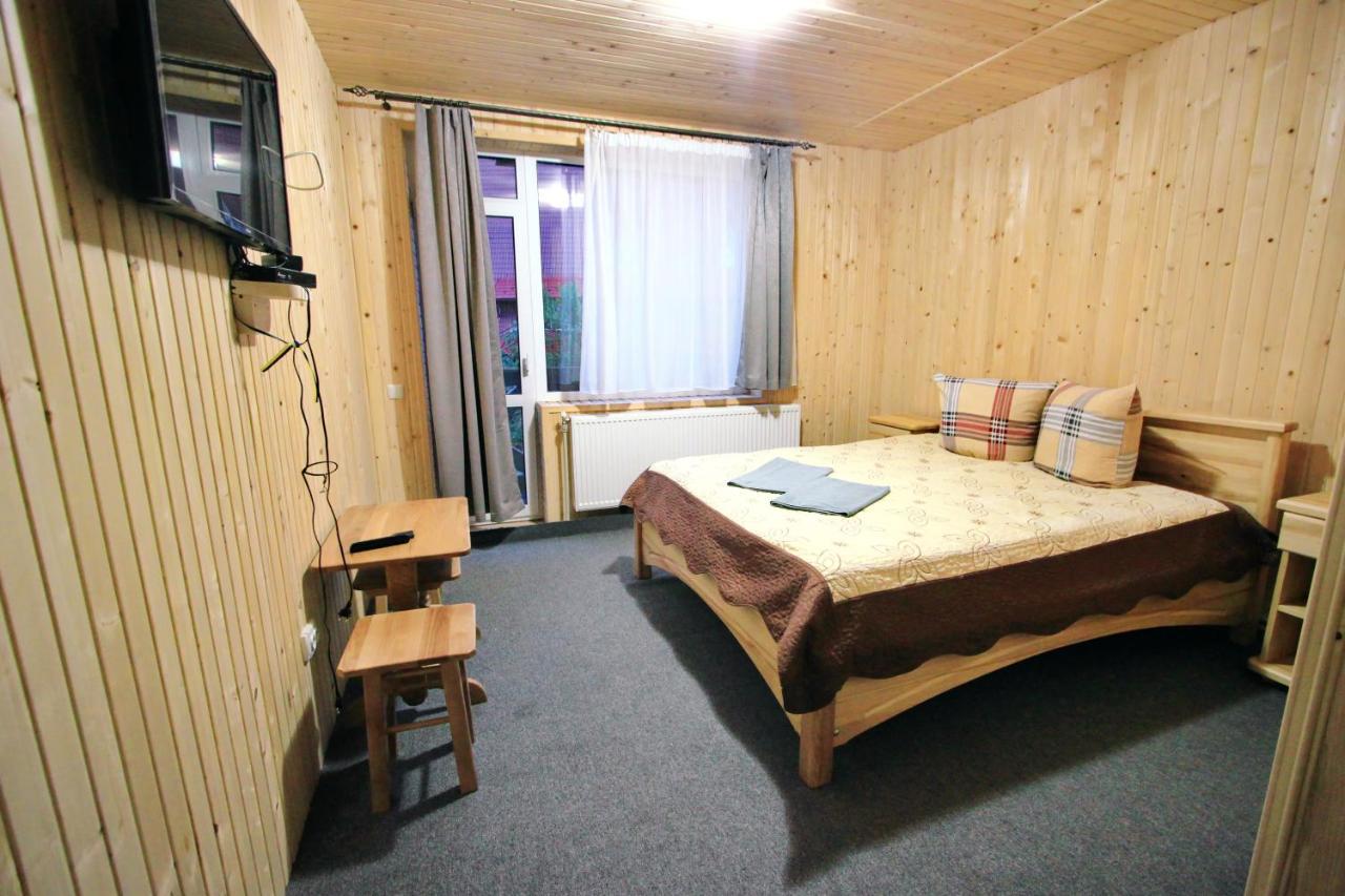 Hotel Novoe Shale Jablunytsja Exteriör bild