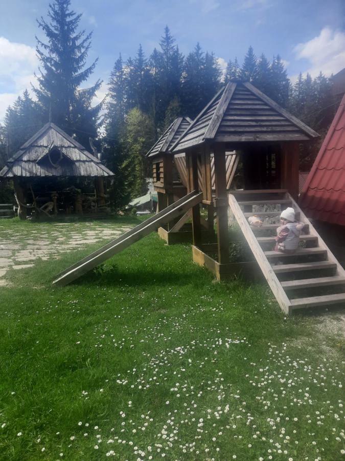 Hotel Novoe Shale Jablunytsja Exteriör bild