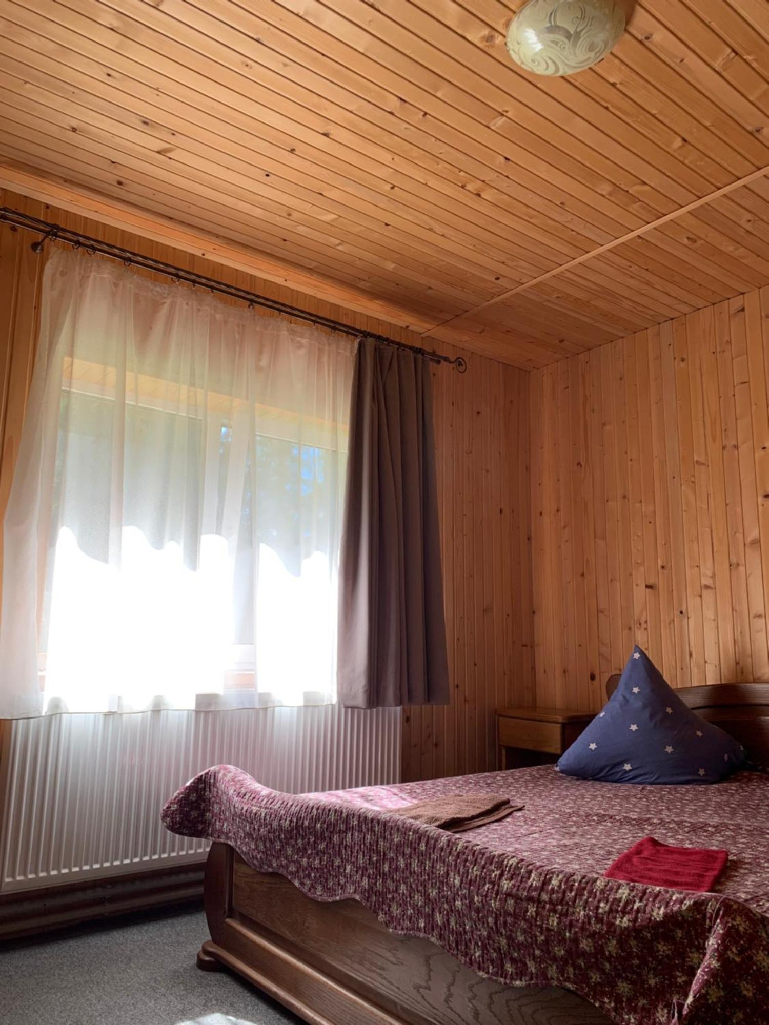 Hotel Novoe Shale Jablunytsja Exteriör bild