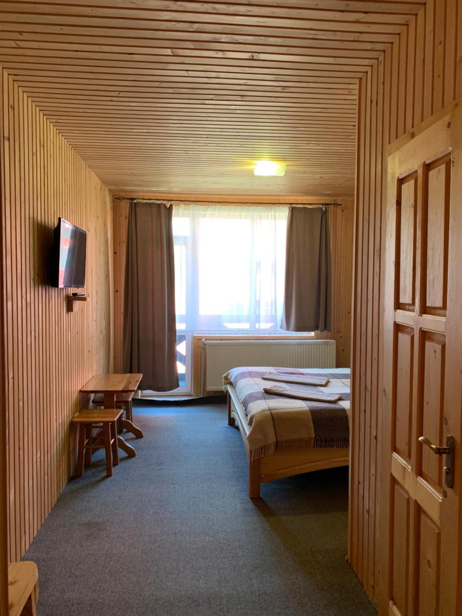 Hotel Novoe Shale Jablunytsja Exteriör bild