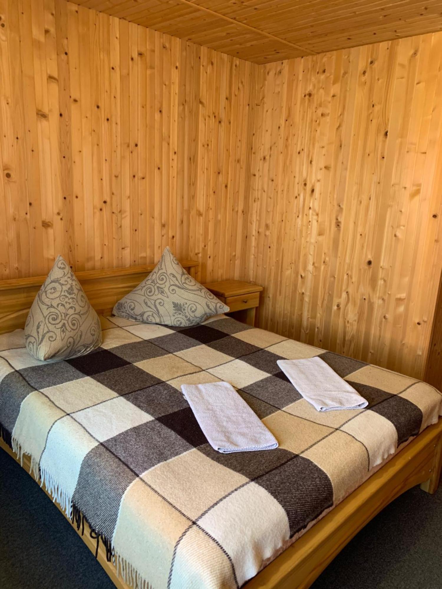 Hotel Novoe Shale Jablunytsja Exteriör bild