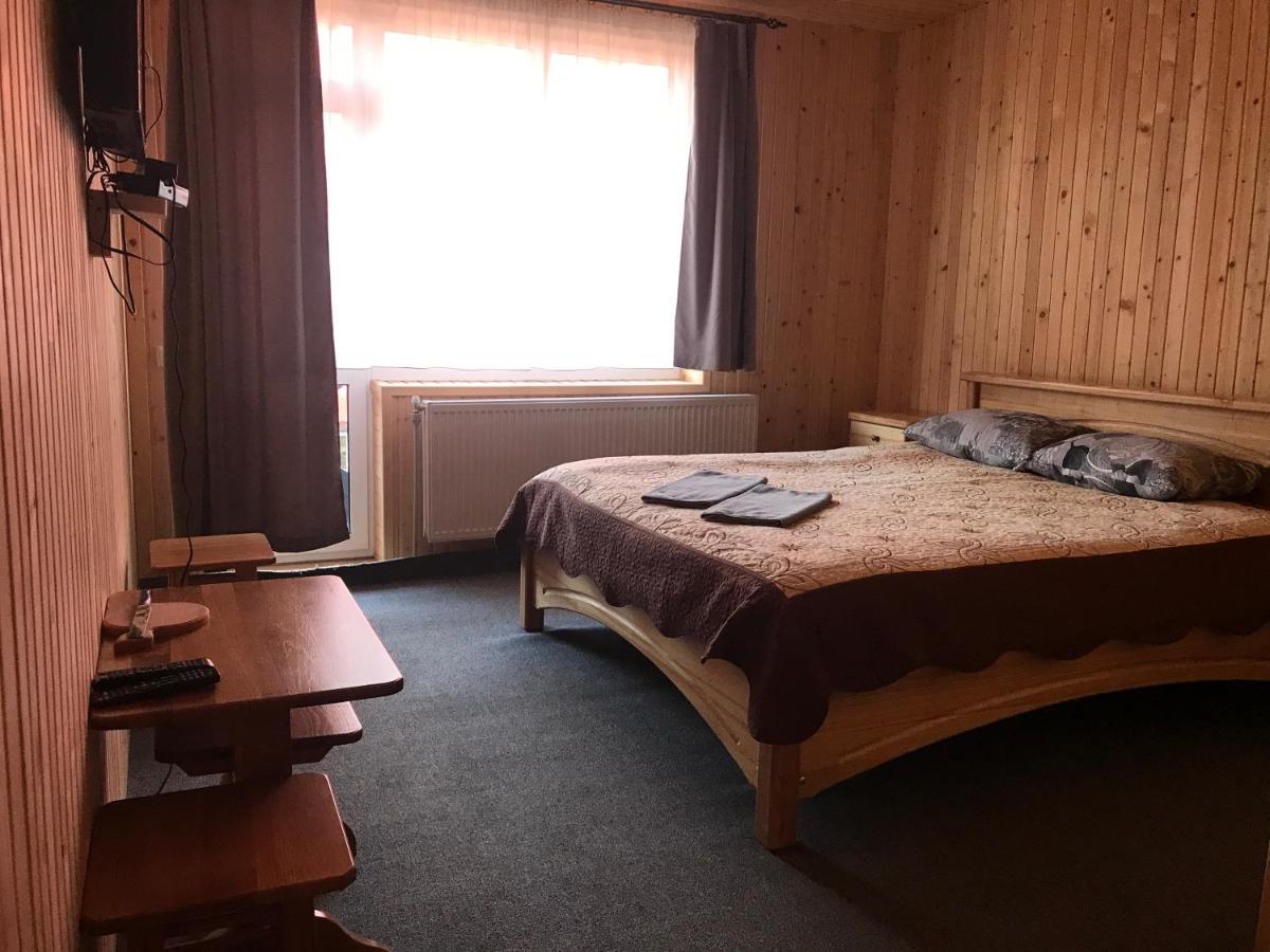 Hotel Novoe Shale Jablunytsja Exteriör bild